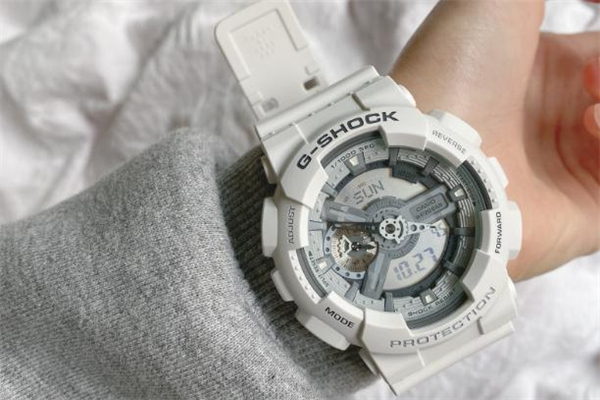 卡西欧手表一般保修多少时间(卡西欧手表多久换一次电池)